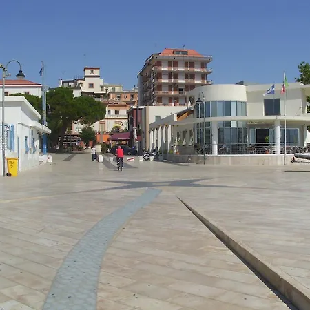 Bed & Ship Archimediterraneo Crotone