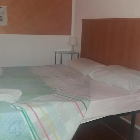 Bed & Ship Archimediterraneo فندق مبيت وإفطار كروتوني