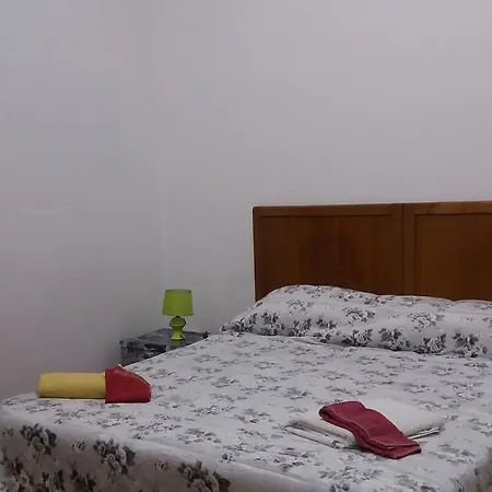 Bed & Ship Archimediterraneo كروتوني