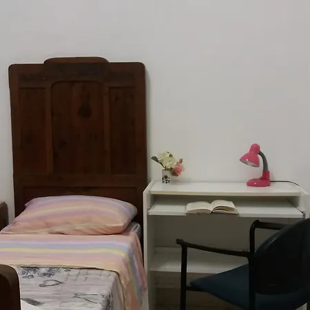 Bed & Ship Archimediterraneo كروتوني